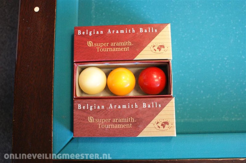 Biljarttafel Wilhelmina verwarmd, afm. ca. cm, inclusief ballen, keus en scorebord » Onlineveilingmeester.nl