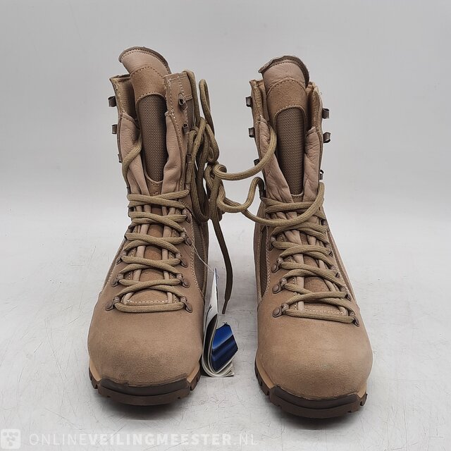 Pair of walking shoes size 295B Meindl 3773 06