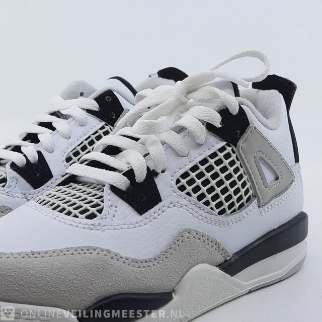 Paar kinder sneakers maat 28 1 2 Nike Jordan 4 Retro BQ7669 111