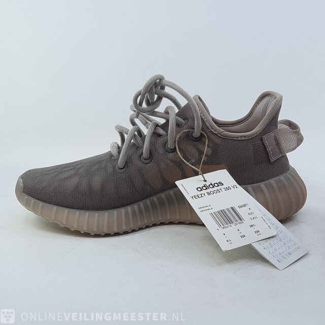 Paar sneakers maat 36 2 3 Adidas Yeezy Boost 350 V2 GW2871