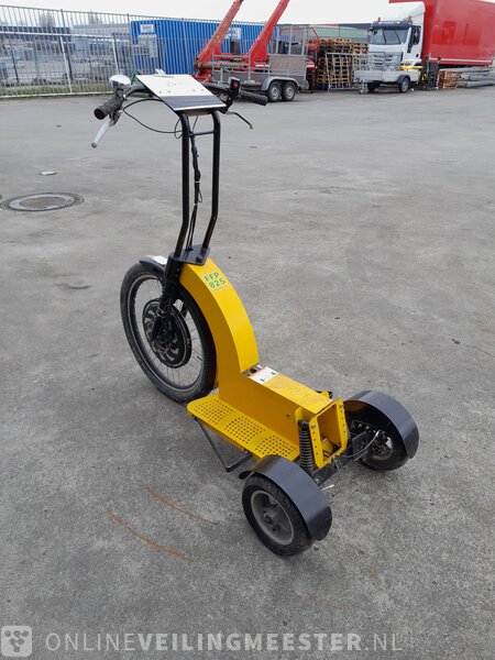 Swing trike top