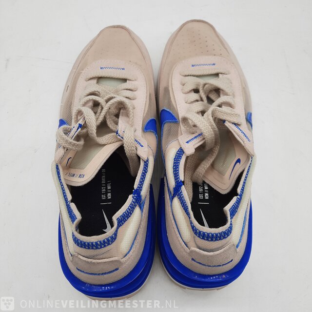 Paar sneakers maat 45 Nike DJO996 991 Onlineauctionmaster